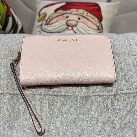Michael Kors Handbags - Michael Kors Light Pink Wristlet